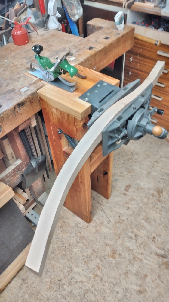 Gebogenes Holz lässt sich einfach fixieren.