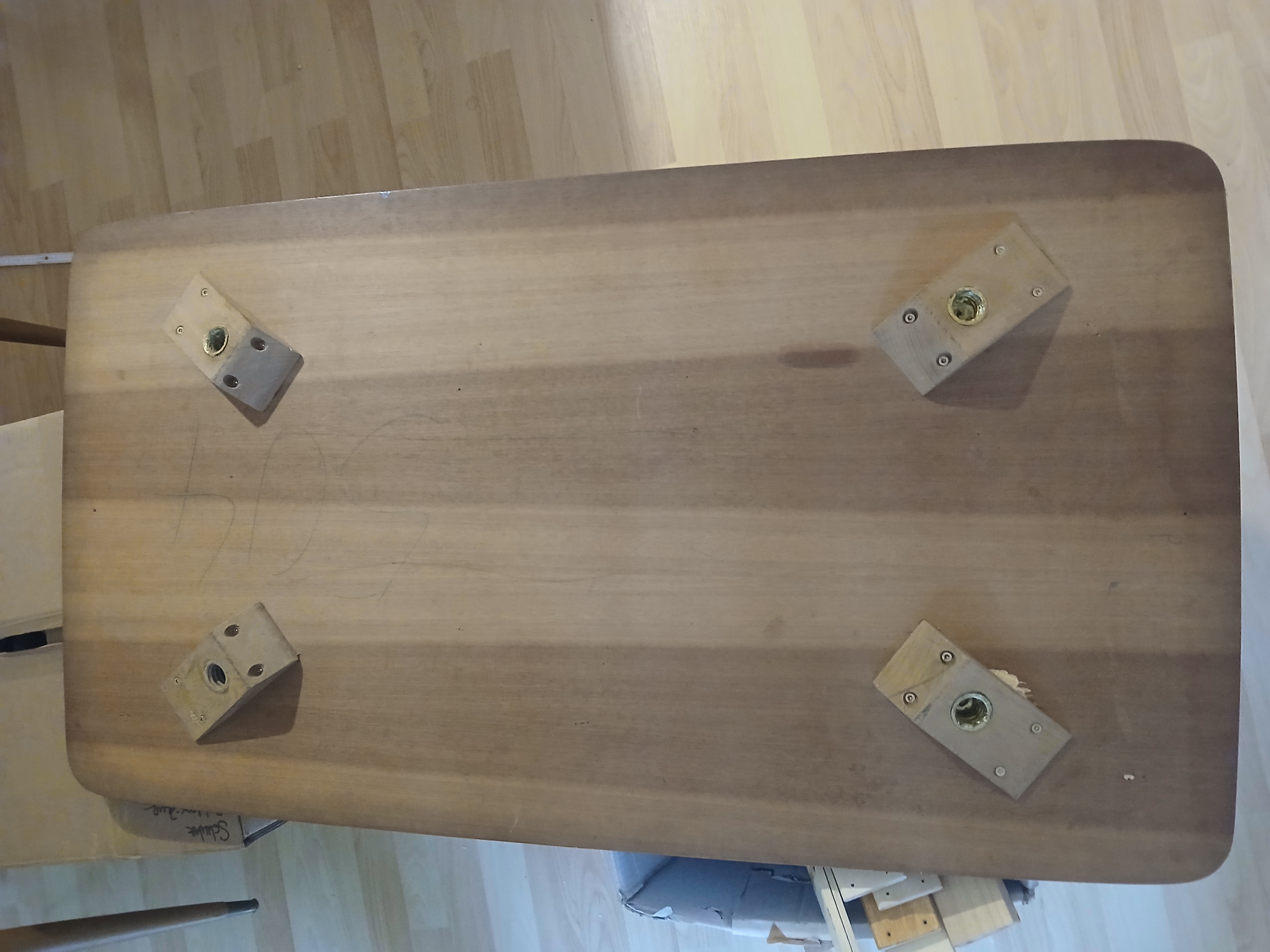 Tischplatte von unten